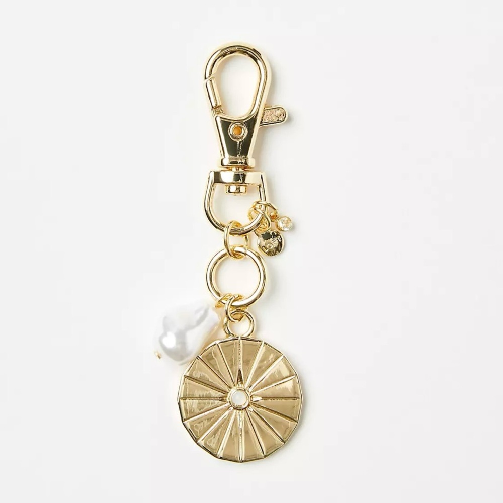 🆕 LOFT Goldtone Bag Charm with Pearl Accent. NWT